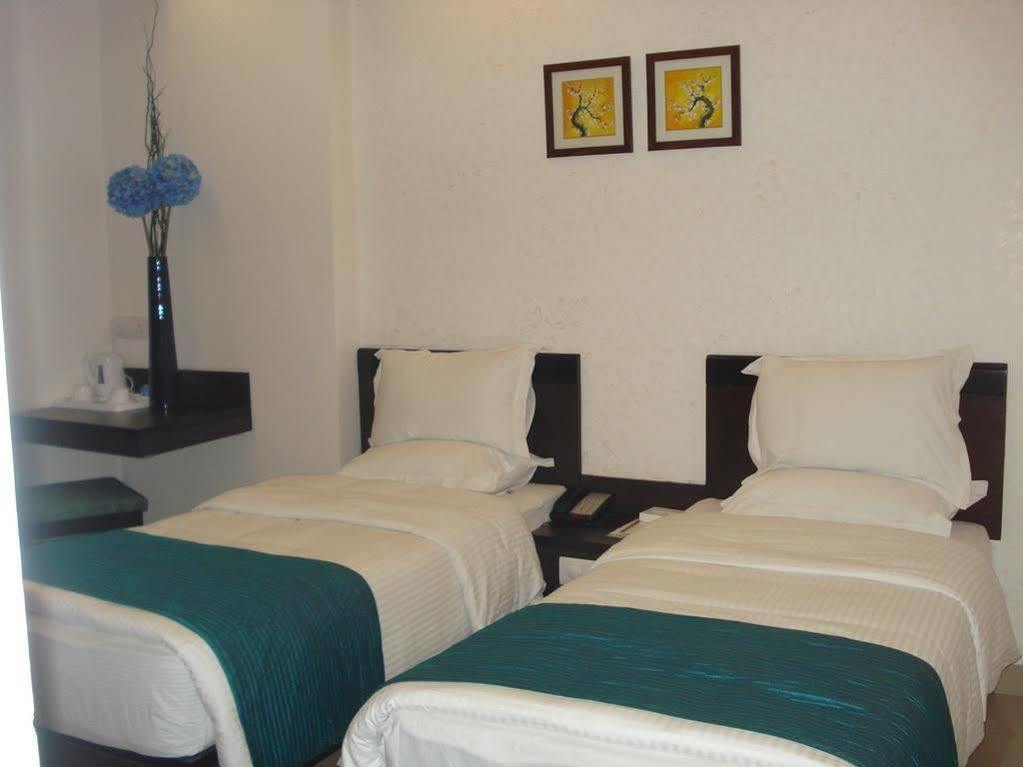 Fabhotel Rockland Nuova Delhi Esterno foto