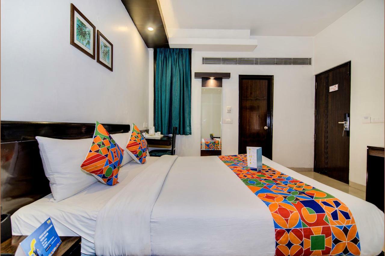 Fabhotel Rockland Nuova Delhi Esterno foto
